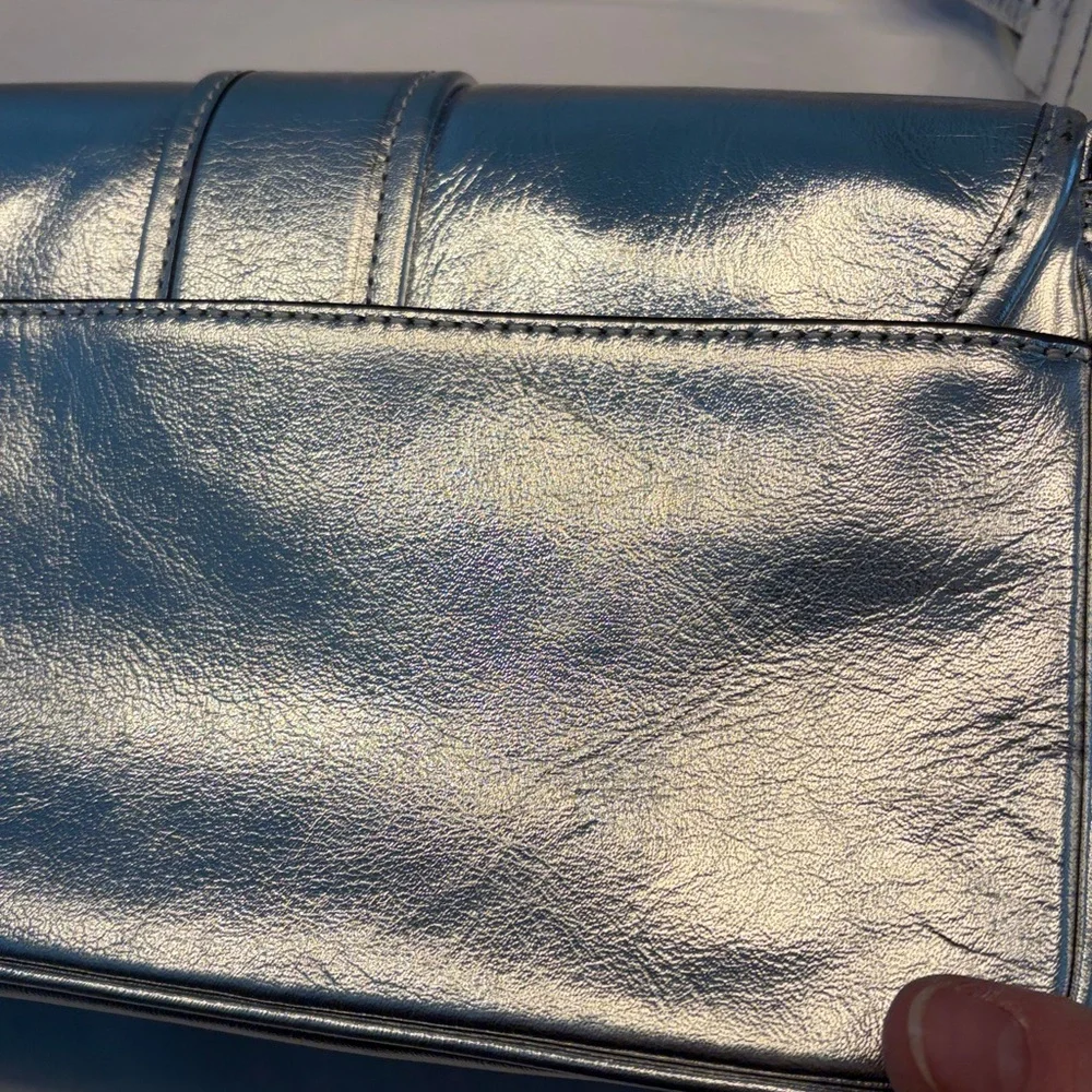 Micheal Kors Colby Silver Leather Shoulder Bag - Picture 9 of 9